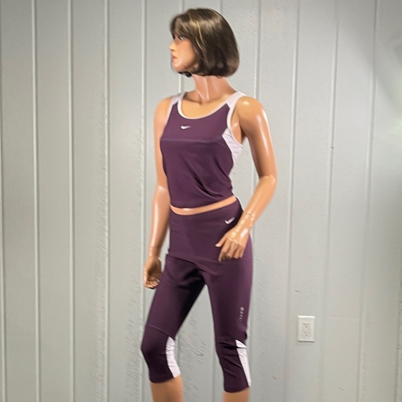 *Nike Women’s Plum DRI-FIT Training Matching Set Sz M - Picture 1 of 17